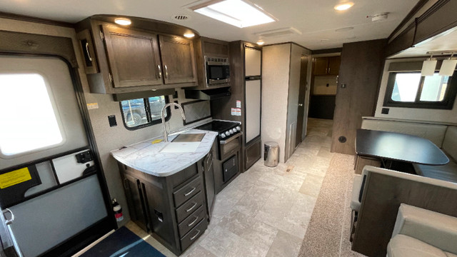 2020 Jayco Jay Flight 32TBSH in Travel Trailers & Campers in Brandon - Image 4