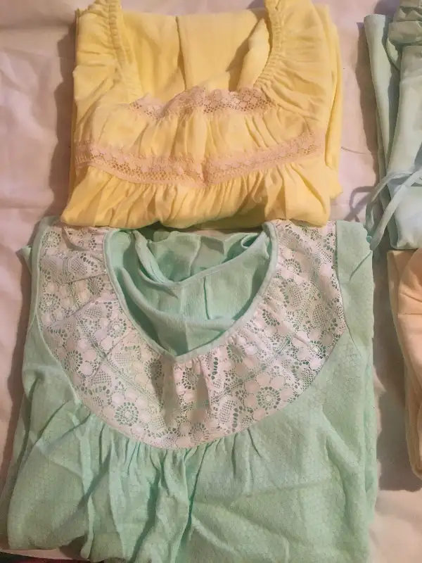 Vintage night gowns in Women's - Other in City of Montréal - Image 3