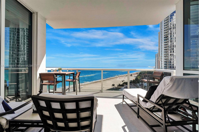 Luxury Sunny Isles Condo on the Beach 18101 Collins Ave N Miami in Florida - Image 2
