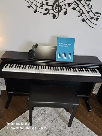Piano digital avec base en bois couleur noyer Yamaha modèle YDP1, View more