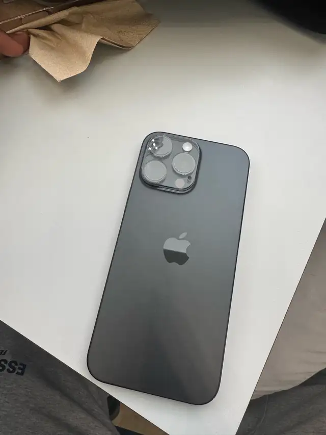 iPhone 16 Pro Max in Cell Phones in City of Toronto - Image 3