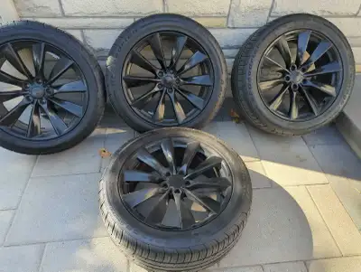 4 x Replika R241 20" 5x120 wheels/rims in perfect condition. No scratches or blemishes. Like new! Co...