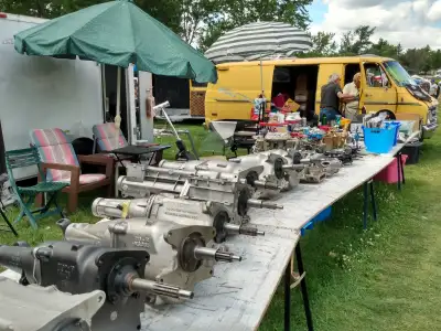 Transmissions manuelles 4 et 5 vitesses de tous genres, FORD, GM, CHRYSLER, ETC...(BORG WARNER, T-5,...