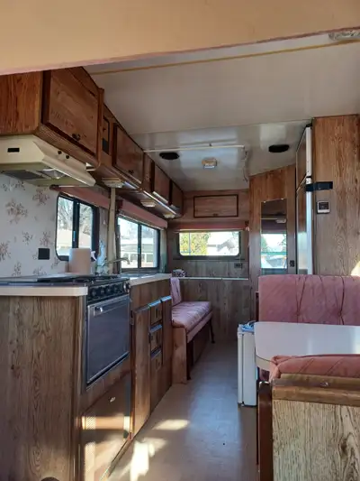 1987 GMC G3500 Magnavan Motorhome $3,500 – North Lethbridge Engine & Specs: • 5.7L V8 Gas • Automati...