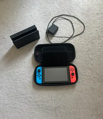 - Like new - Case and dock included