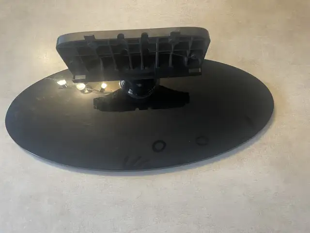 support à télévision écran plat 40 & 46 pouces in Video & TV Accessories in Québec City - Image 4