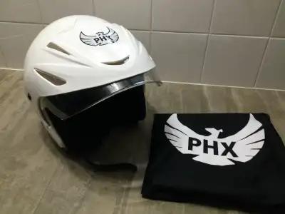 Casque Neuf pour scooter OU cyclomoteur OU moto OU VTT et autres Avec pare soleil Gr: M Prix: $55,00