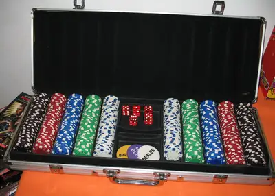 Poker Chips 500 Piece Gift Case Set Complete - A1 - Like New -, View more