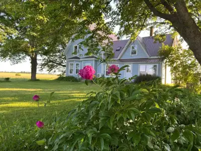 Available November 2026 – April 2027 Enjoy a peaceful countryside setting in this private, self-cont...