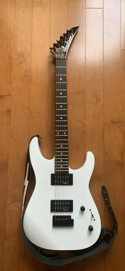 Jackson JS 11 barely used, very new in great condition comes with original tool kit