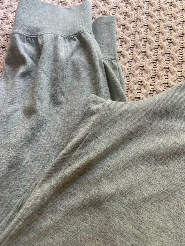 WOMEN’S NIKE GREY JOGGERS•SWEAT PANTS ! SIZE SMALL in Women's - Bottoms in Mississauga / Peel Region - Image 11