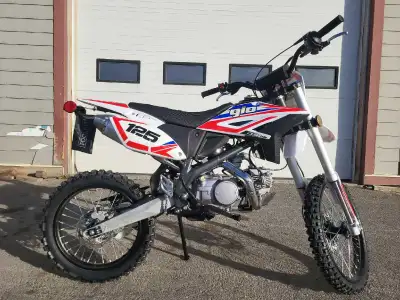 125cc, four-stroke, single-cylinder, air cooled 7.5hp, four-speed manual transmission Kick start Up...