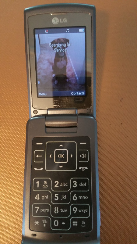LG flip phone in Cell Phones in Ottawa