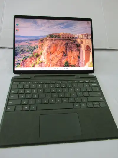 Microsoft Surface Pro 9 i5-1235U 8GB RAM 256GB SSD 13" Touch W11 call @ 647 704 7280 LT - 413 Config...