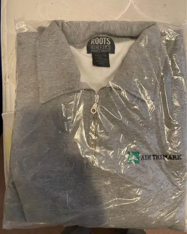 Selling new Mens Roots xxl long sleeve sweate