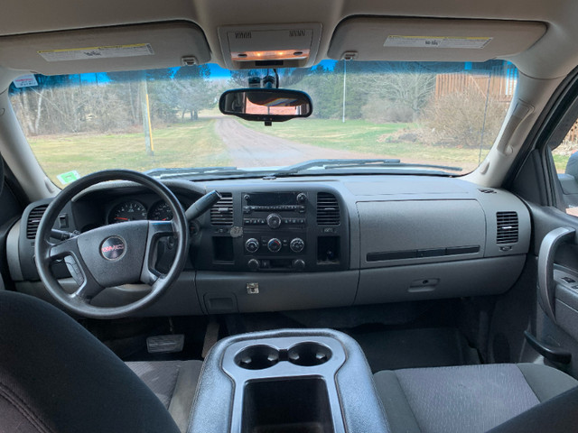 2012 GMC Sierra 1500 SL 4WD Crew Cab in Cars & Trucks in Summerside - Image 4