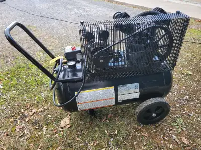 This compressor is nearly new, but surplus to my needs. Sells for over 700 new. This is a piston typ...