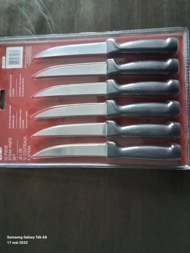 12 New Steak Knives454687454775234560