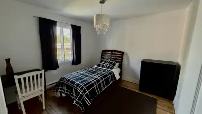 ¡ALQUILER DE CUARTO EN MONTREAL NORD! $650/mes Cerca del autobús 43 y comercios ✅ Incluye: • WiFi ul...