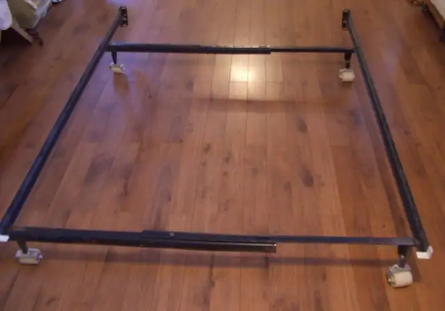 CADRE DE LIT AJUSTABLE  EN MÉTAL- ADJUSTABLE METAL BED FRAME in Bedding in Longueuil / South Shore - Image 3