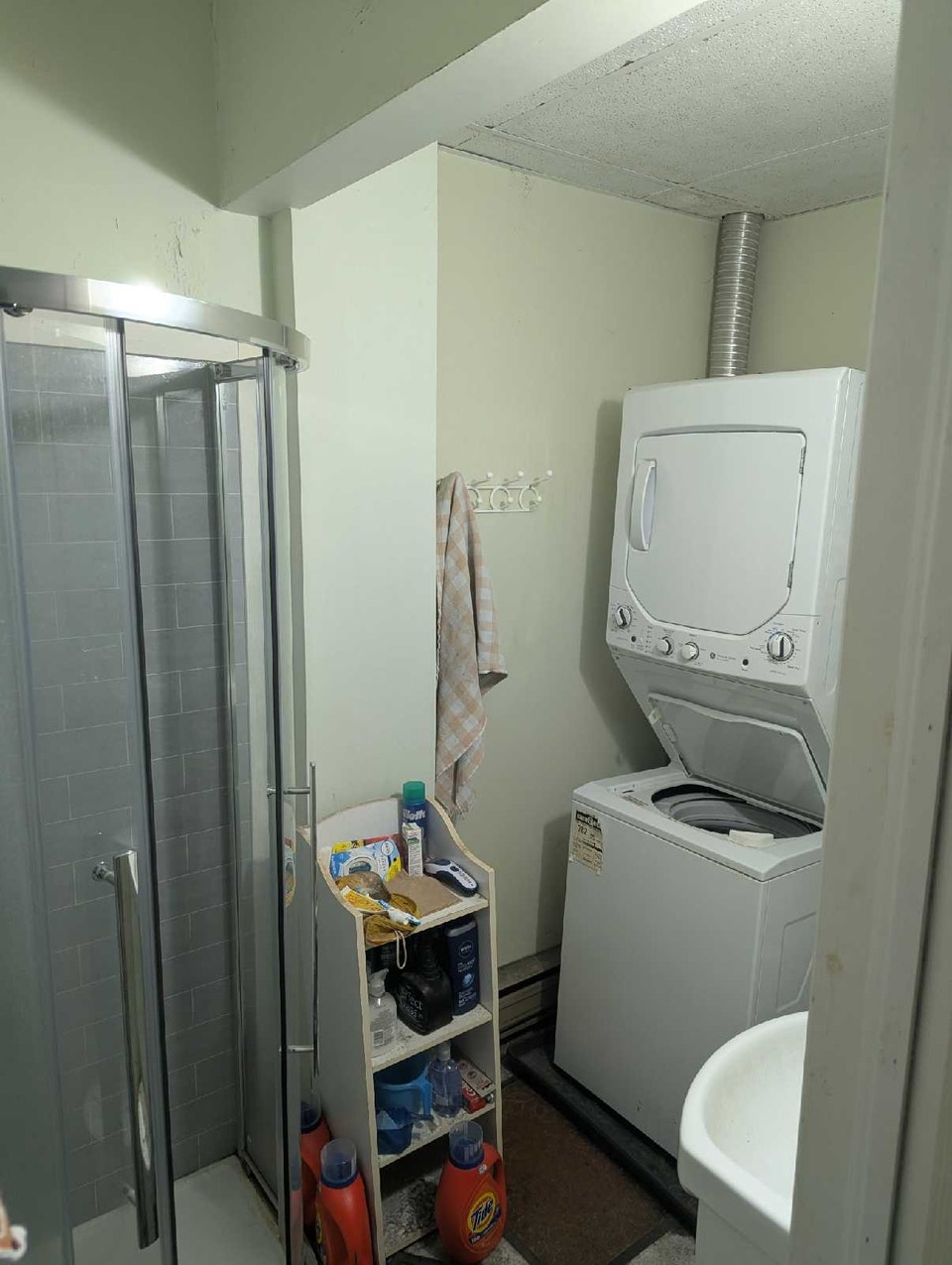DOWNTOWN Spadina & Dundas*2 Bedrooms* $1900 (utilities included) 4