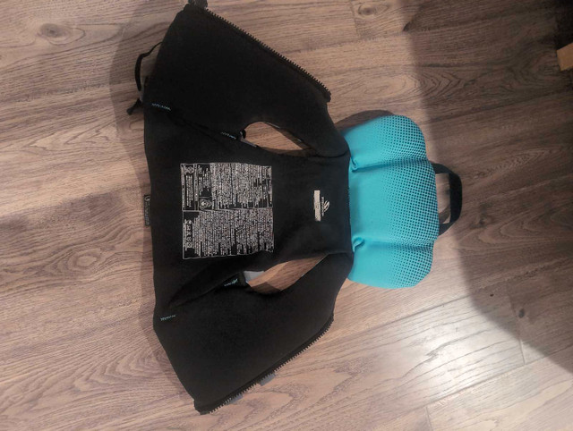 Life Jackets for child in Exercise Equipment in Oakville / Halton Region - Image 4