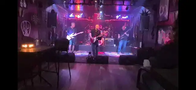 Lead Guitar Player65109736664065120