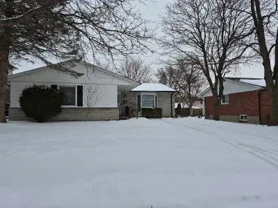 ESTATE SALE: Discover this charming ranch-style house, a fantastic opportunity for those seeking com...