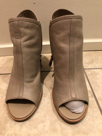 BRAND NEW Geox Respira Calli Ankle Boots in Taupe,Women's sz 8