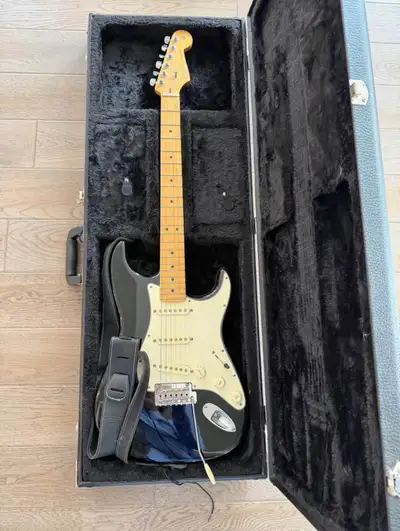 2014 Fender American Stratocaster – GREAT CONDITION, View more