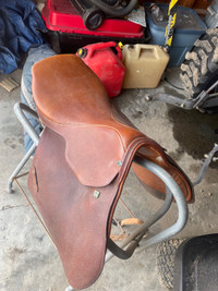 English Saddle, stand and accessories