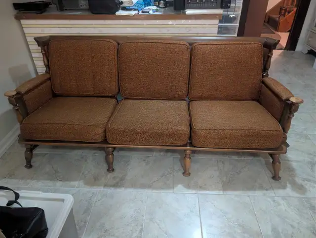 REDUCED PRICE..Vintage Spindle Sofa in Couches & Futons in Barrie - Image 2