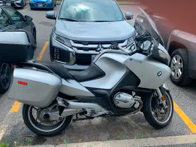 Motorcycle in good condition, includes cruise control, heated seats, heated hand grips and side/top...