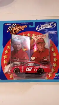 2001 1/43 Nascar Winner's Circle Dodge R/T w/ collectible cards