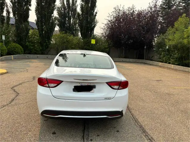 2015 Chrysler 200523046147295825922