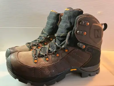 Bottes de randonnée, espadrilles vintage, View more