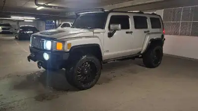 Park this beside a RUBICON lol! Great new exhaust system rumbles nice. Leather , Heated Seats Wirele...