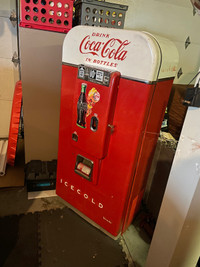 Vintage Coca Cola Vendo 80, Please Read Below 