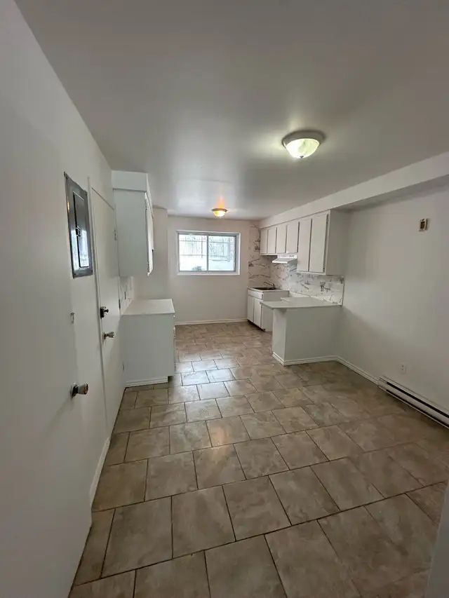 Grand et beau 4 1/2 à Longueuil