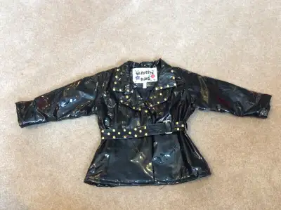 Girls size 3 coat Coat snaps, and has velcro on belt. From pet free and smoke free home Still availa...