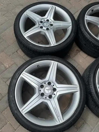 OEM Mercedes-AMG 19” Staggered Wheel Set Selling a set of genuine OEM Mercedes-AMG 5-spoke staggered...