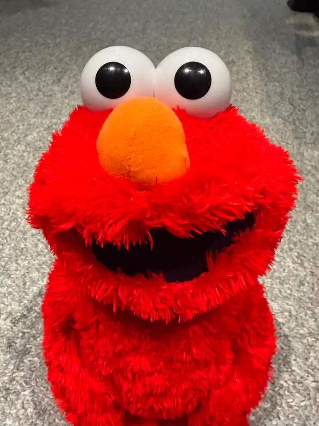 Sesame Street TMX Tickle Me Elmo in Toys & Games in Oshawa / Durham Region - Image 4