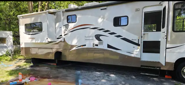 Winnebago Itasca Sunstar 35F 2011  St-Bernard-de-Lacolle in RVs & Motorhomes in Longueuil / South Shore - Image 3