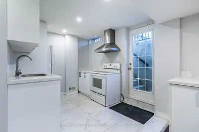 Legal 1-Bed+Den Apartment in Brampton Downtown