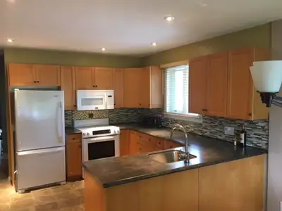 Spacious 2 Bed + den, 2 Bath Upper Duplex wi. Laundry and Garage