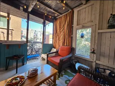 Superbe grand logement, près de 1200 pc, au 2e d'un Duplex centenaire, terrasse couverte (Bois de gr...