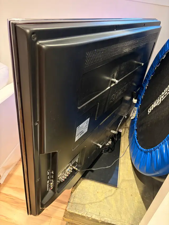 TV television 55" Samsung in TVs in City of Montréal - Image 3