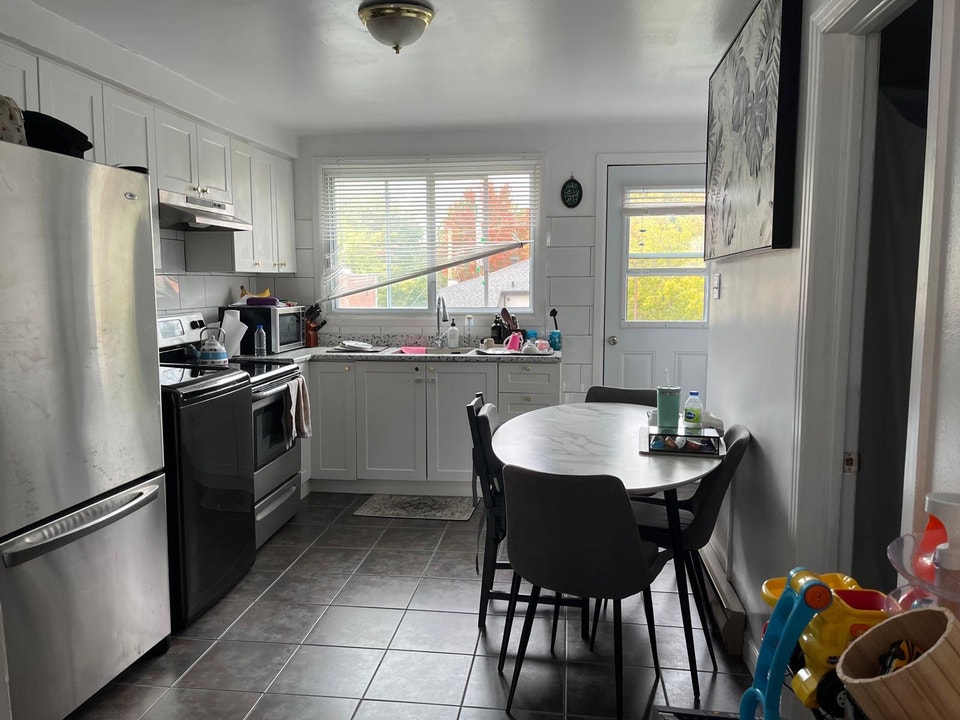 Logement 4 1/2 lumineux à louer 4