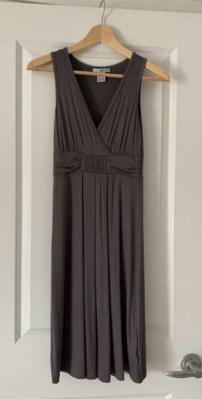 Gray sleeveless dress with cinched waist detail by Kensie (xs) in Women's - Dresses & Skirts in Winnipeg