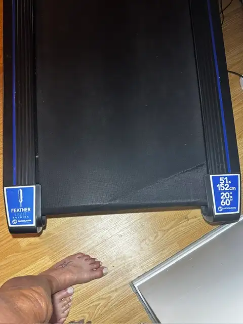 Horizon T202-4 Folding Treadmill in Exercise Equipment in Markham / York Region - Image 6